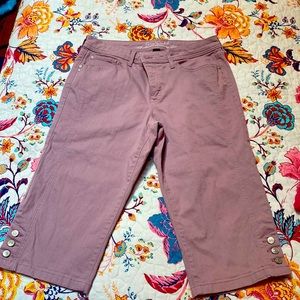 Gloria Vanderbilt, all around slimming effect capri jeans